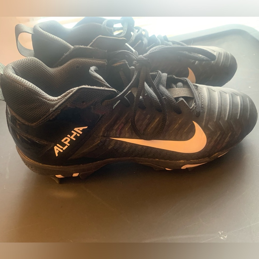 Nike ALPHA Men's Football Cleats Black White size 8.5 US